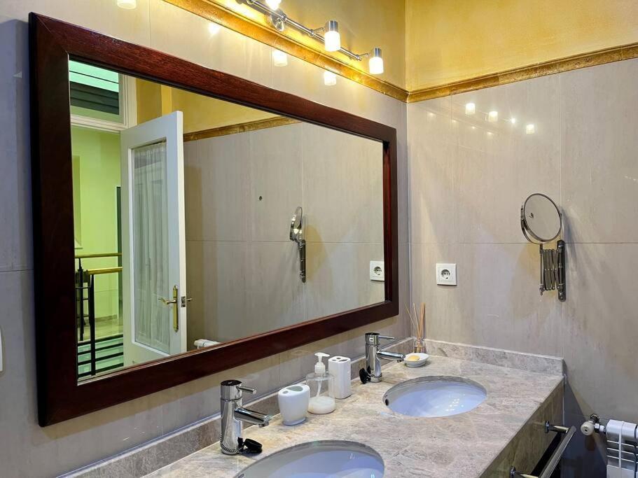 Apartamento Suite Alameda De Hercules Sevilla Exteriör bild